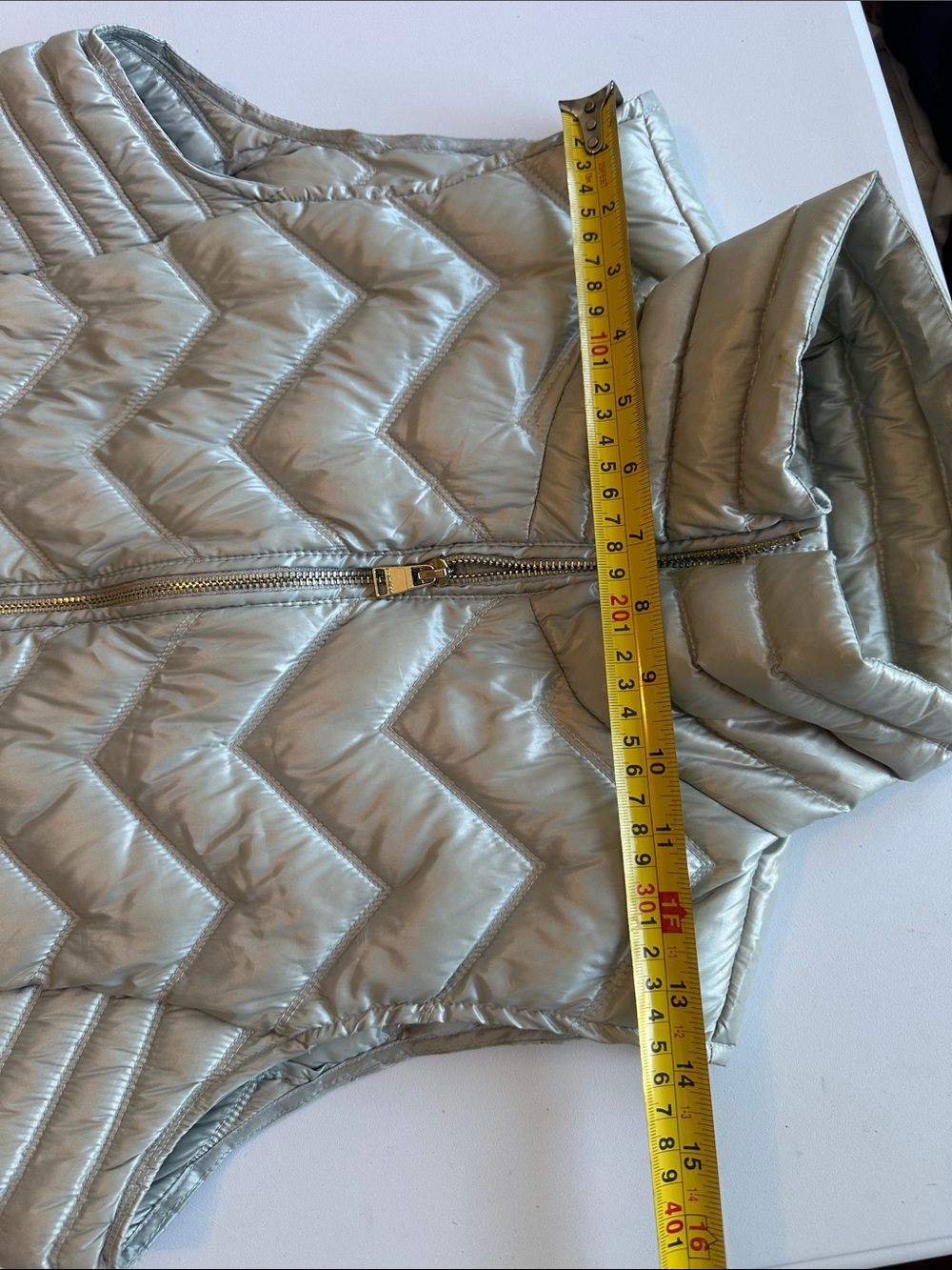 Calvin Klein Duck down Metallic Silver Puffer Vest - Picture 8 of 12